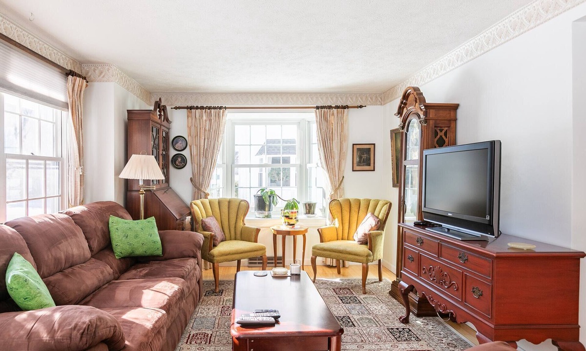Nashua House | 1-Bedroom and 1.5 Bath Townhouse Condo Centrally-Located Near Fidelity and BAE