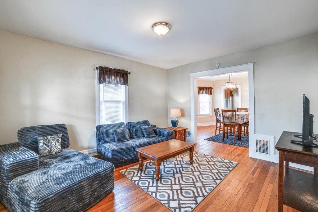 Binghamton Apartment | 1 Mi to Dtwn Binghamton Apt with Covered Balcony!