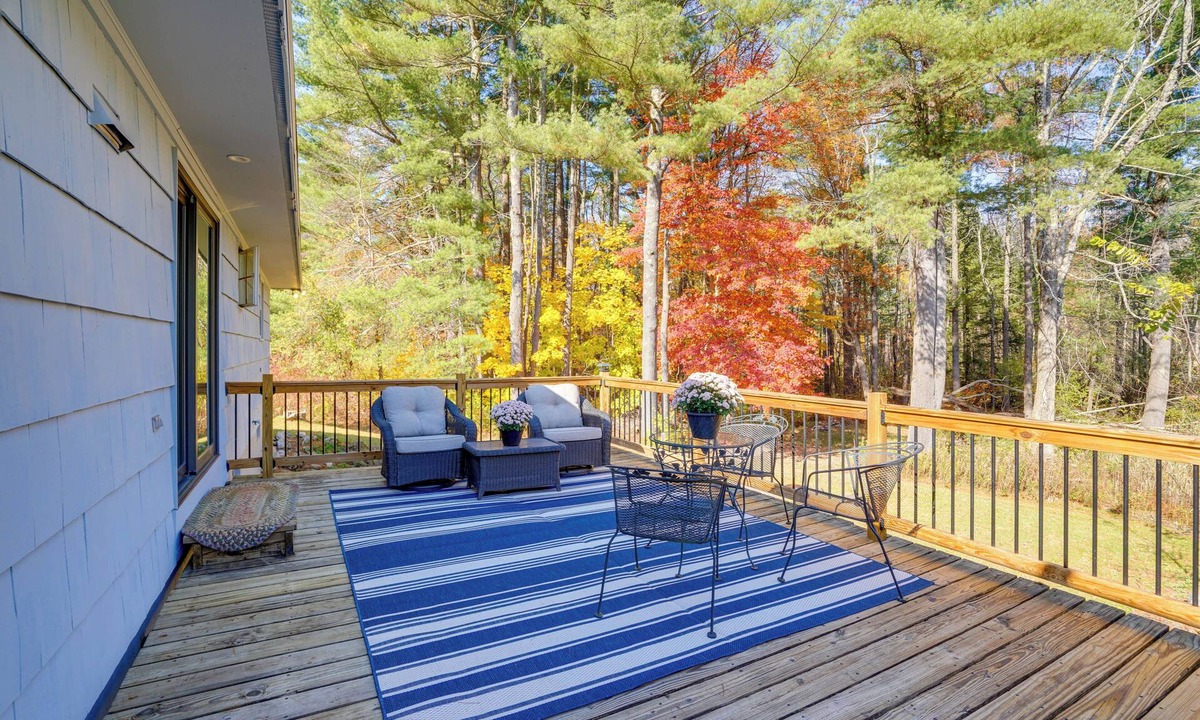 Glendale Cottage | 1 Mi to Dtwn: Cottage w/Large Yard in Stockbridge