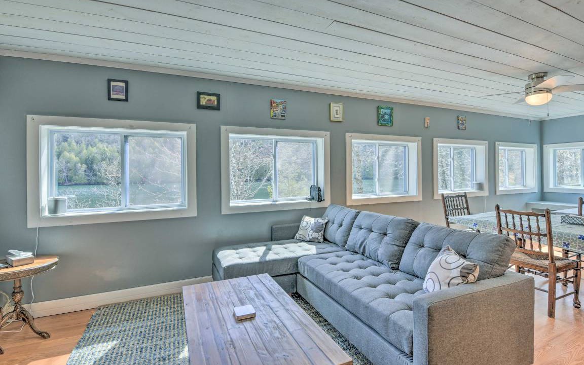 Eastern Vermont Cottage | 102 m² Cabin ∙ 3 bedrooms ∙ 6 guests