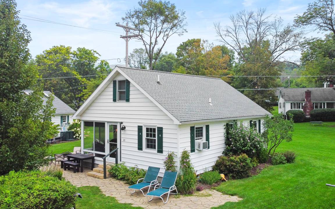 Lake George Cottage | 112 m² Cabin ∙ 2 bedrooms ∙ 7 guests