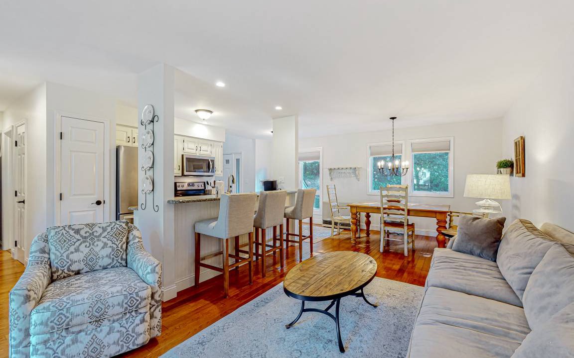West Hartford Condo | 125 m² Condo ∙ 3 bedrooms ∙ 6 guests