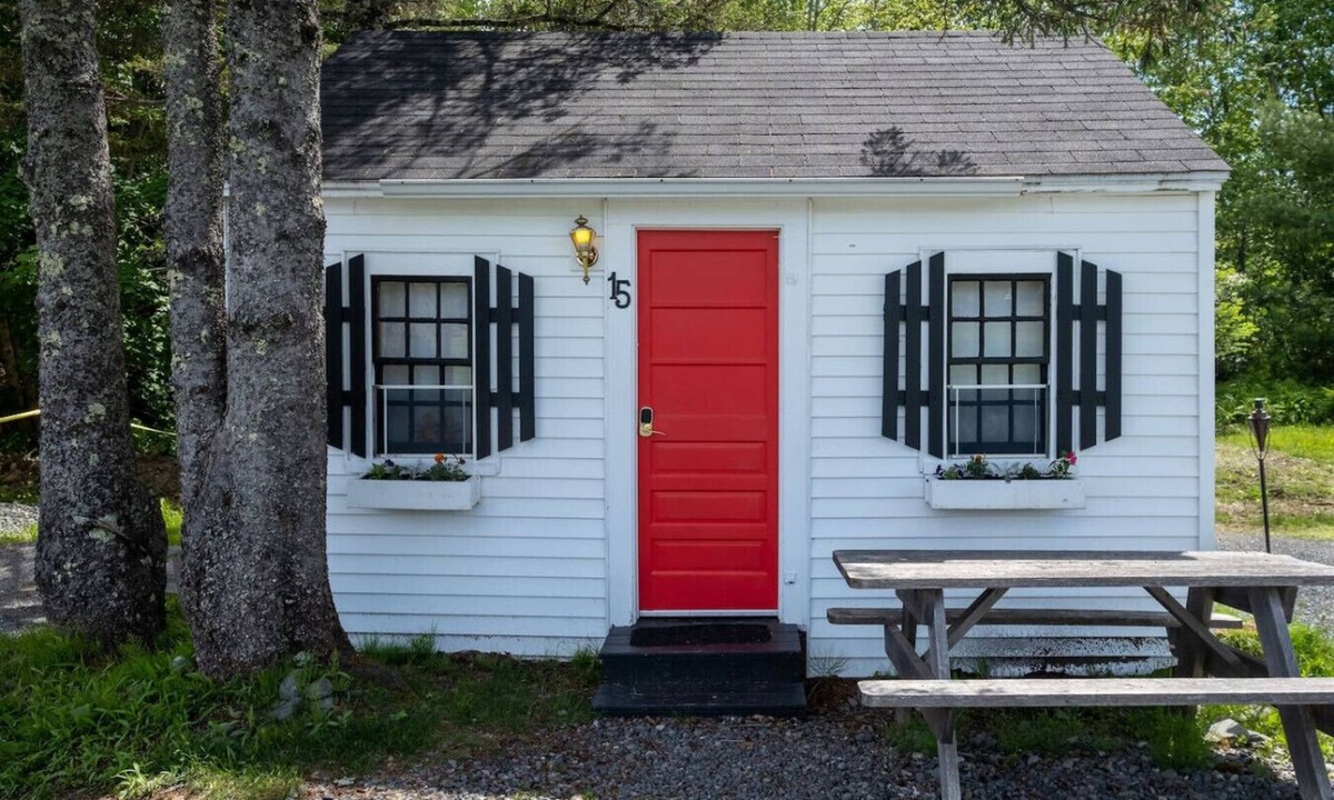 Trenton Apartment | 15 1Br Cottage Heart of Maine Open Hearth Inn
