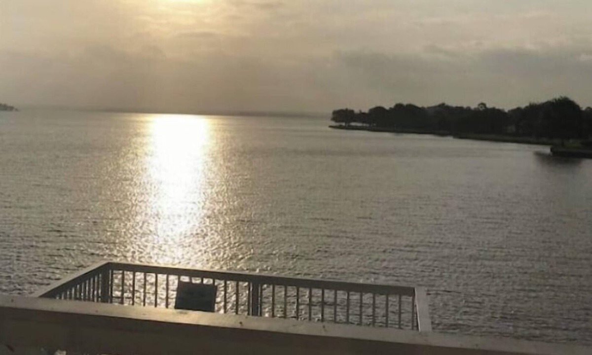April Sound House | 15 miles to Renaissance Fest-Beautiful Lakefront property-Weekly Discounts!