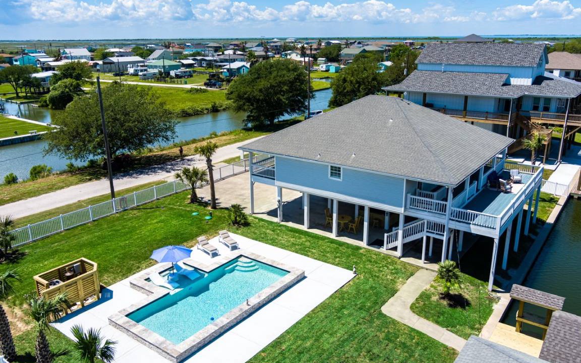 Crystal Beach House | 150 m² House ∙ 3 bedrooms ∙ 11 guests