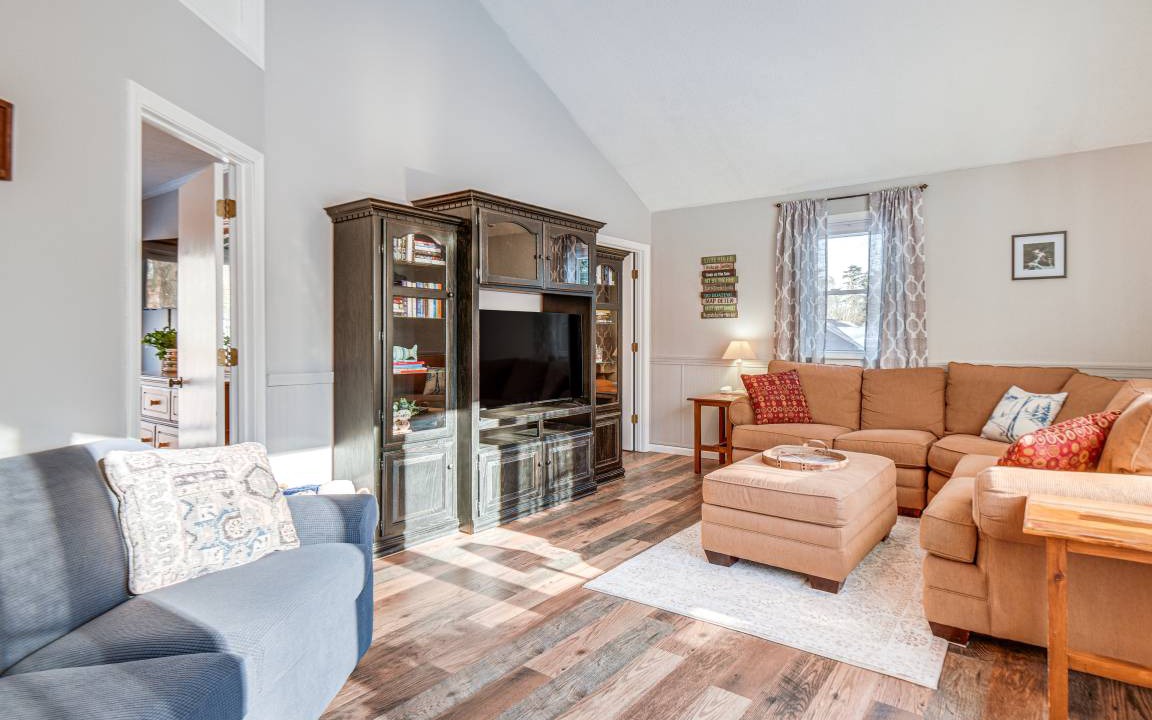 Locke Lake Colony House | 158 m² House ∙ 4 bedrooms ∙ 10 guests