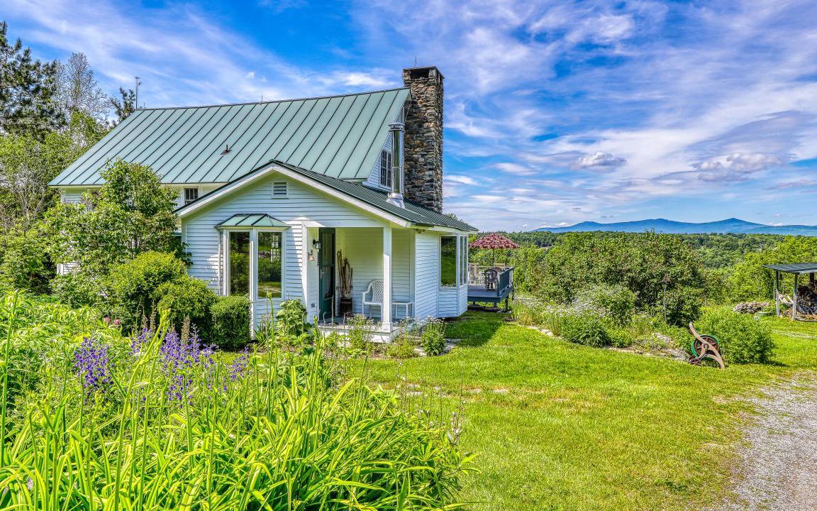 Mount Holly House | 186 m² House ∙ 4 bedrooms ∙ 8 guests