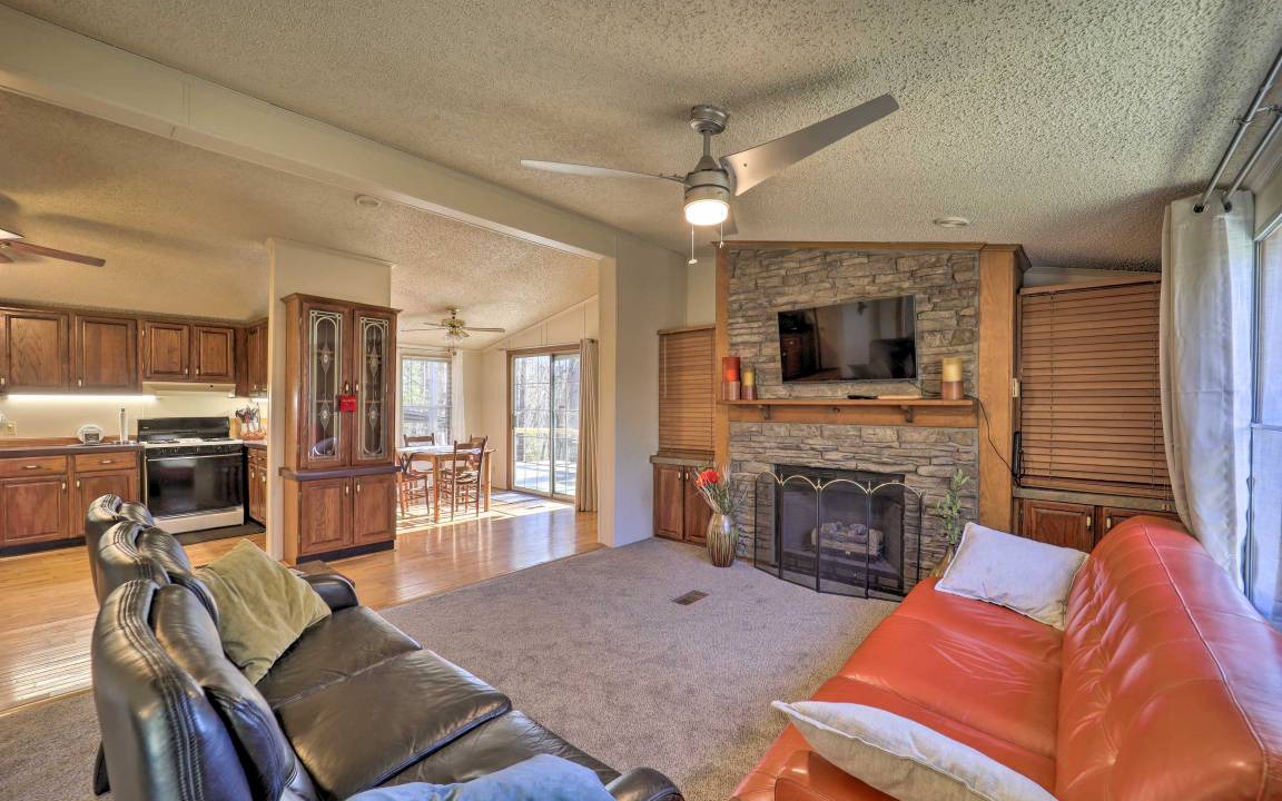 Spruce Pine House | 197 m² House ∙ 3 bedrooms ∙ 7 guests
