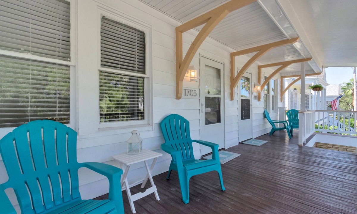 San Jacinto Apartment | 2 Apartments (side by side) in Historical Galveston - 8 min walk to beach!