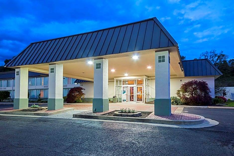 Clarion Inn | Fairmont