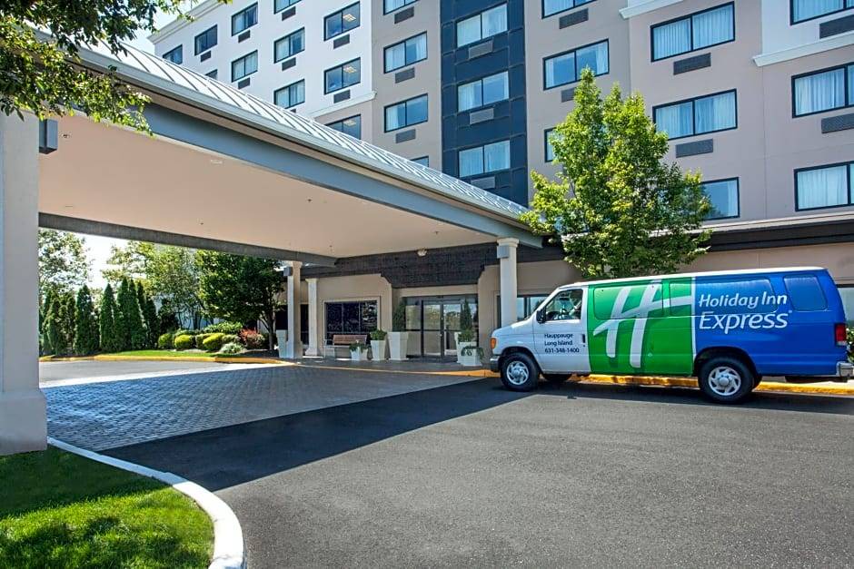 Hauppauge Hotel | 2-Star Hotel ∙ Holiday Inn Express Hauppauge-Long Island, an IHG Hotel