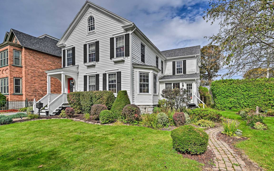 Plattsburgh House | 232 m² House ∙ 4 bedrooms ∙ 6 guests