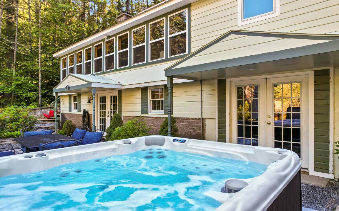 Brant Lake House | 264 m² House ∙ 6 bedrooms ∙ 10 guests