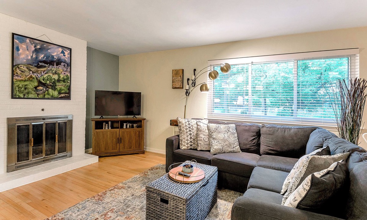 Bayview House | 3 Bed 1.5 Bath Blocks to Beach- Dogs OK! Quiet Cul-de-sac