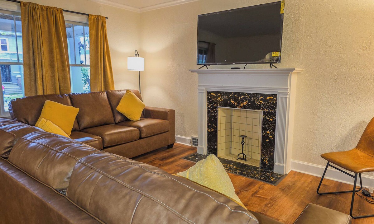 Niagara Falls House | 3-bedroom house in enchanting Niagara Falls with AC, WiFi