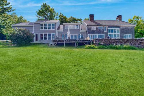 West Dover House | 325 m² House ∙ 4 bedrooms ∙ 8 guests