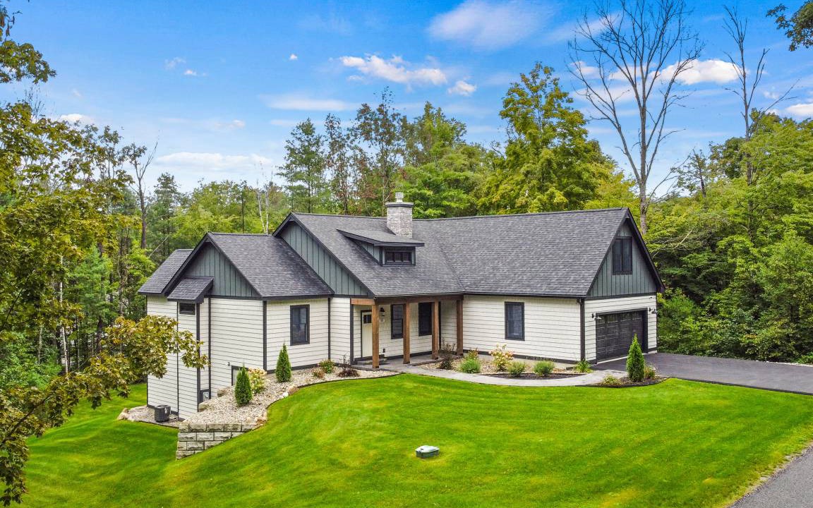 Lake George House | 335 m² House ∙ 5 bedrooms ∙ 10 guests