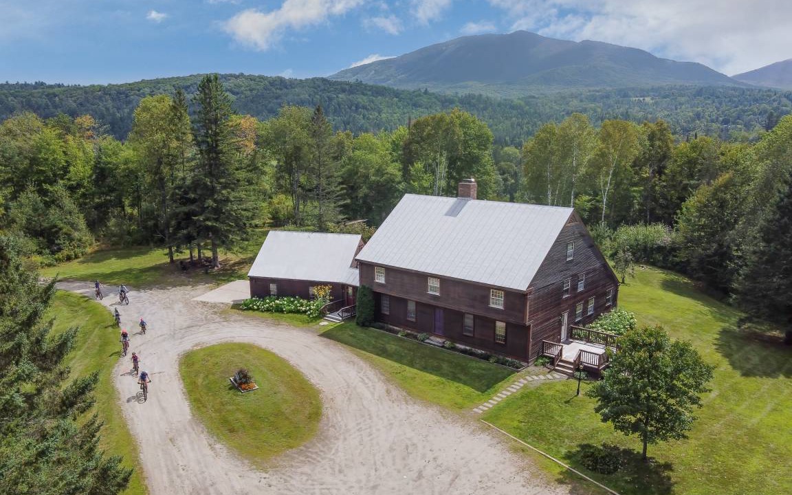East Burke House | 380 m² House ∙ 6 bedrooms ∙ 21 guests