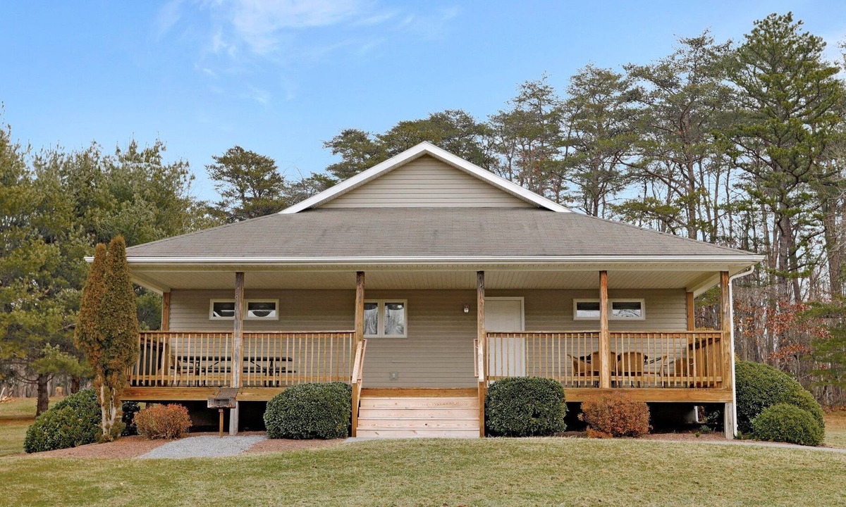The Woods Cottage | 4 Bedroom/4Bath Cottage