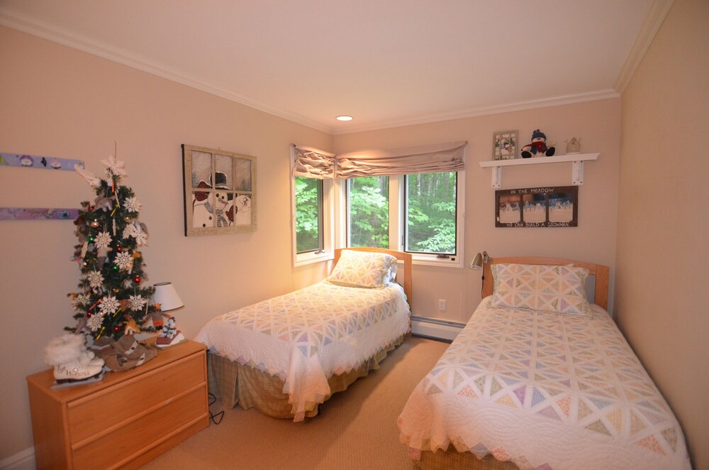Ludlow Condo | 4-Bedroom Ski-in/Ski-out Condo with hot tub in Okemo Ledgewood