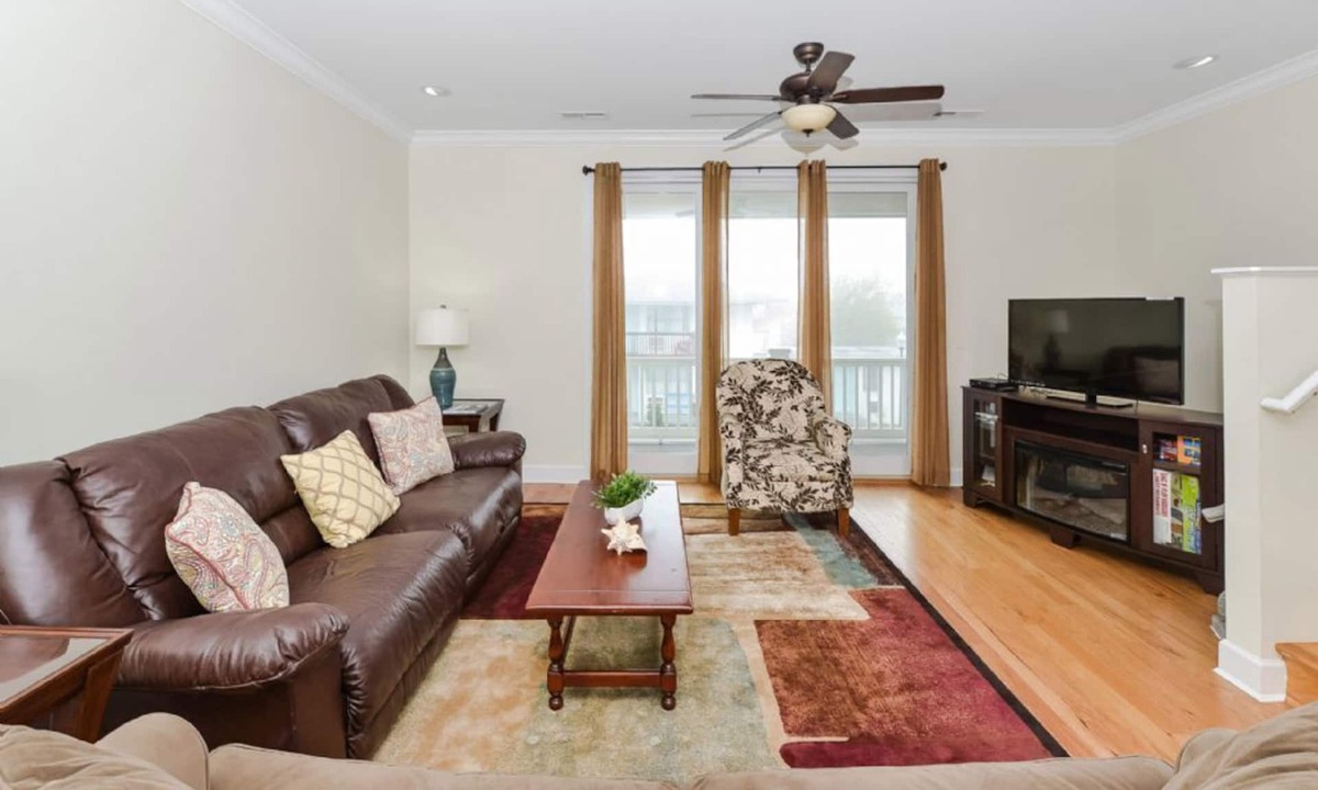 Ocean City House | 4 Bedroom Townhouse in downtown OC - quick walk to beach and boards!