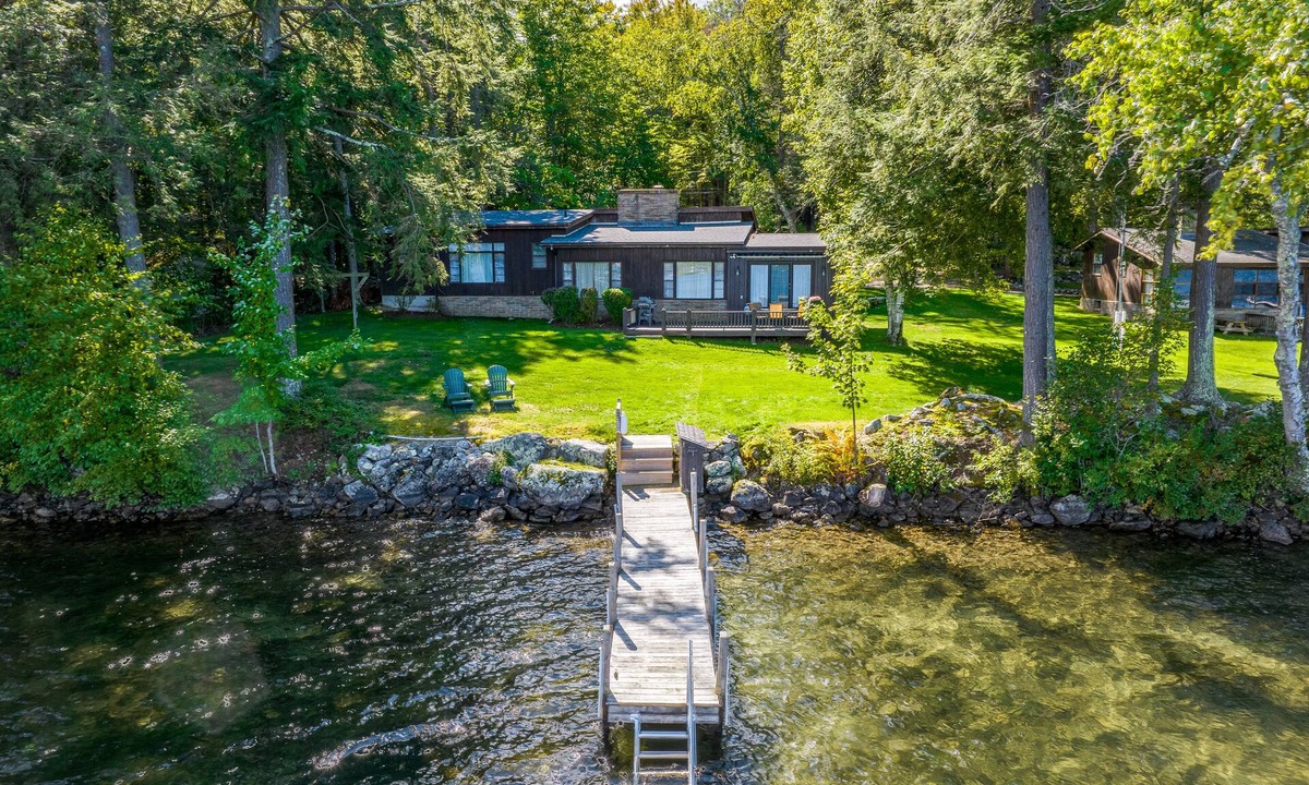 Moultonborough House | 4 Bedroom Waterfront Home With Beatutiful Lake and Mountain Views