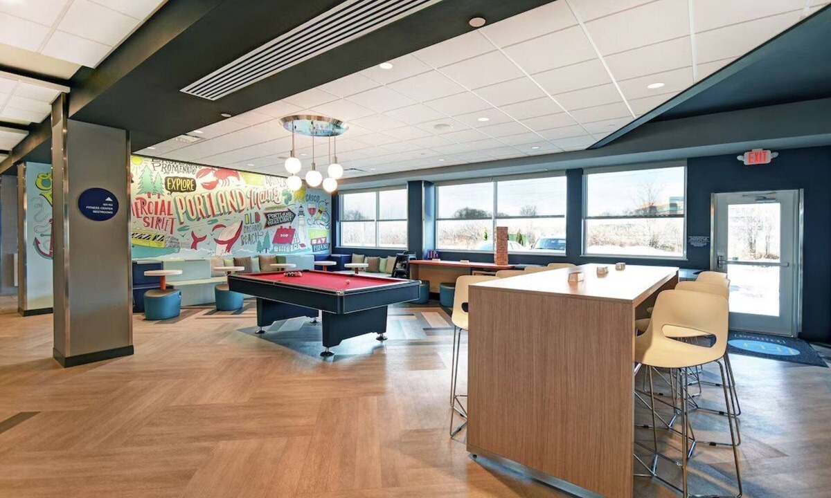 South Portland House | 4 Comfortable Rooms w/Free Shuttle, Hot Breakfast & Pool Table
