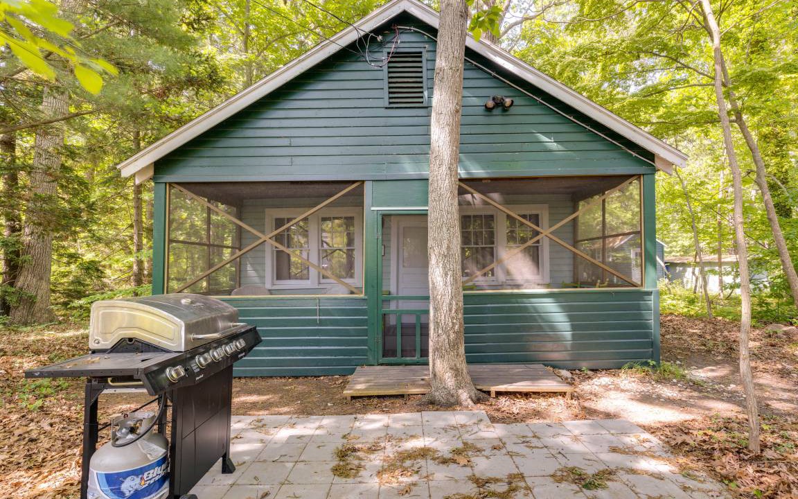 Town of Southold Town Cottage | 40 m² Cabin ∙ 2 bedrooms ∙ 3 guests