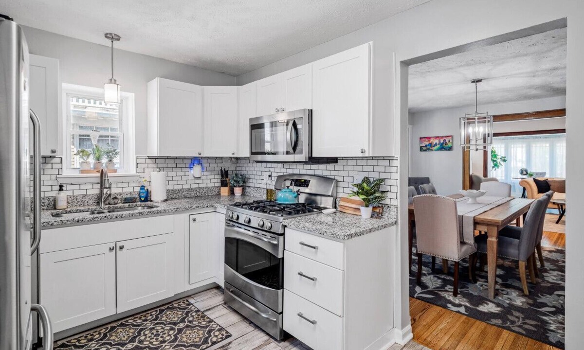 Cleveland Apartment | 6 Bedroom Entire Duplex for Large Groups!