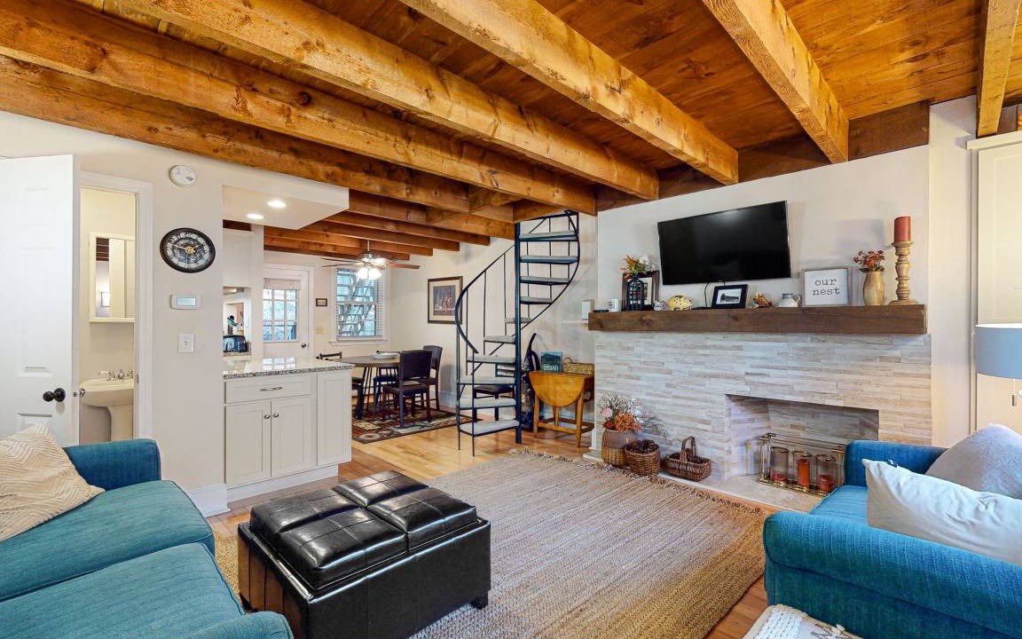 West Hartford House | 77 m² House ∙ 2 bedrooms ∙ 4 guests