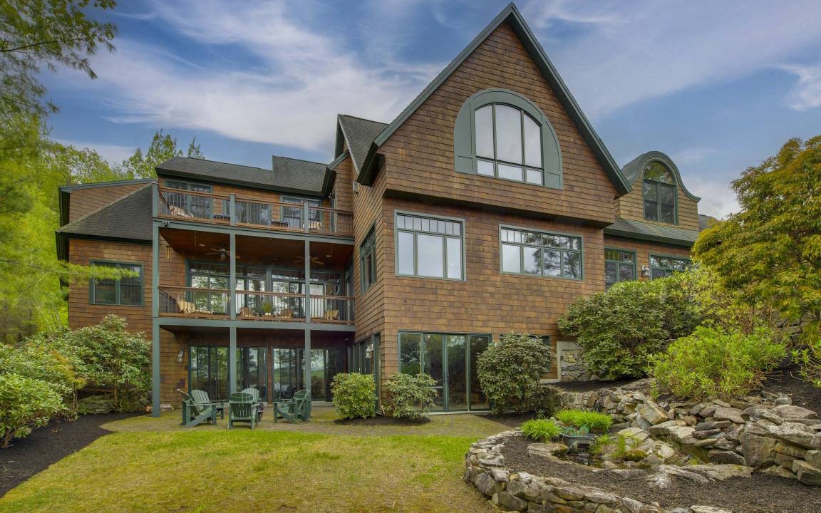 Alton Bay House | 882 m² House ∙ 6 bedrooms ∙ 12 guests