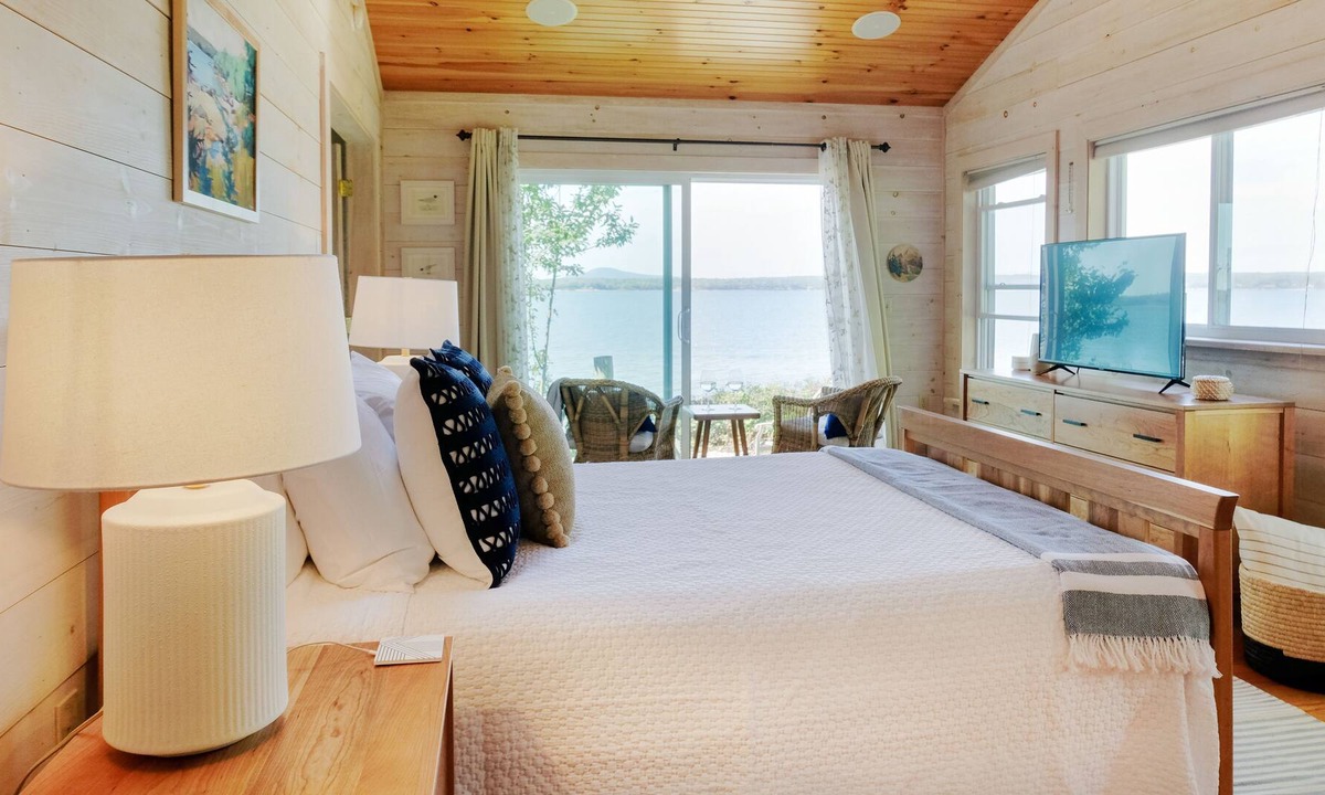 Trenton Cottage | Acadia Waterfront Retreat w/ Private Beach+Studio