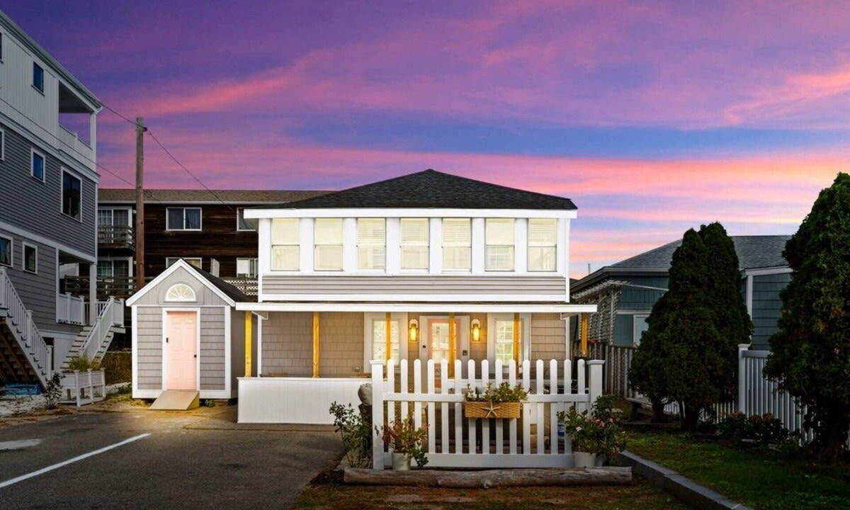 Salisbury Beach House | Addie Shack & Cammie Cabana | Pet Friendly | 10pp