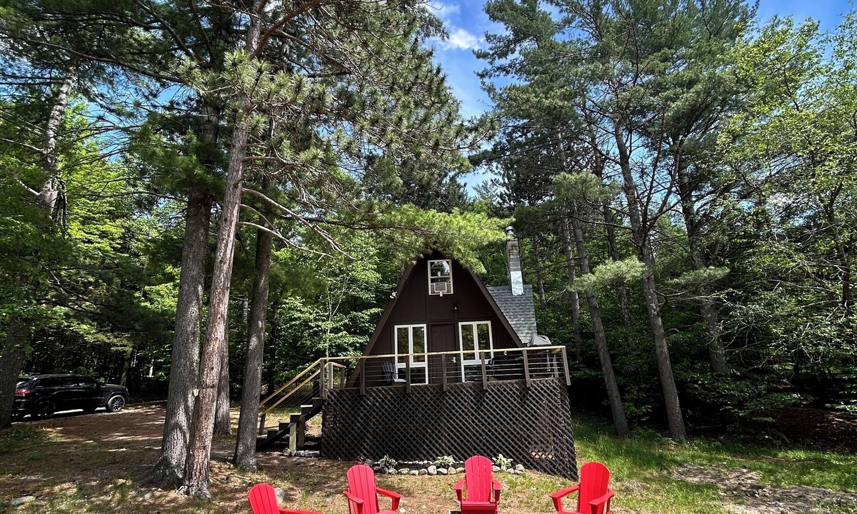 Wilmington Ski Chalet | Adirondack Cozy Chalet Private & 3 Minutes to Whiteface Mountain. Pet Friendly.