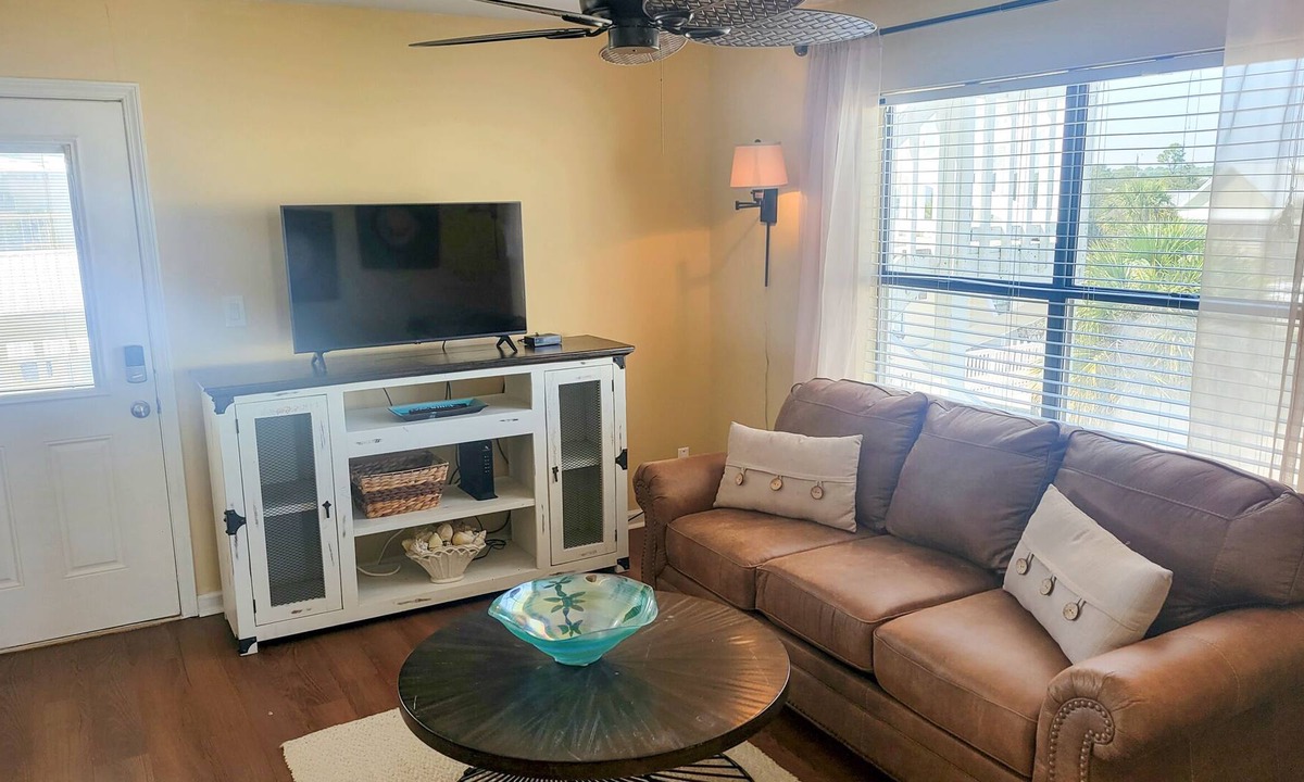 Gulf Shores Condo | Adorable Condo w/Pool and Beach Access Sleeps 5