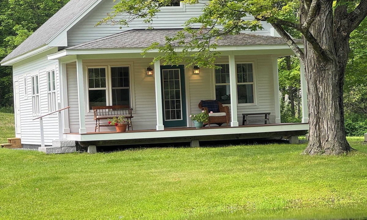 Woodstock Cottage | All New 1-bedroom cottage on a private pond in Woodstock with WiFi, AC