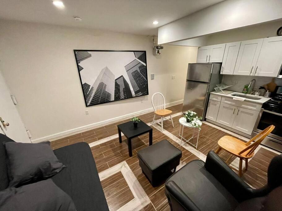 Hunters Point Apartment | Amazing Ground Floor 2 Bedrooms in NYC Subway crossing the street and one station to Manhattan