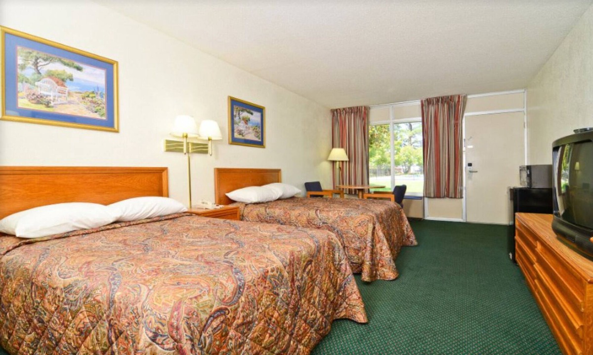 Wilson Apartment | Americas Best Value Inn Wilson - UNIT 9 2 BED GROUND FLOOR