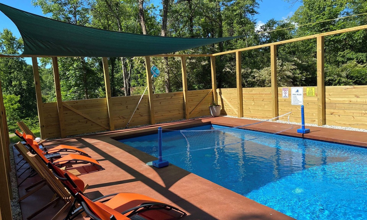 Lovingston Apartment | Apartment on the Knoll with private pool