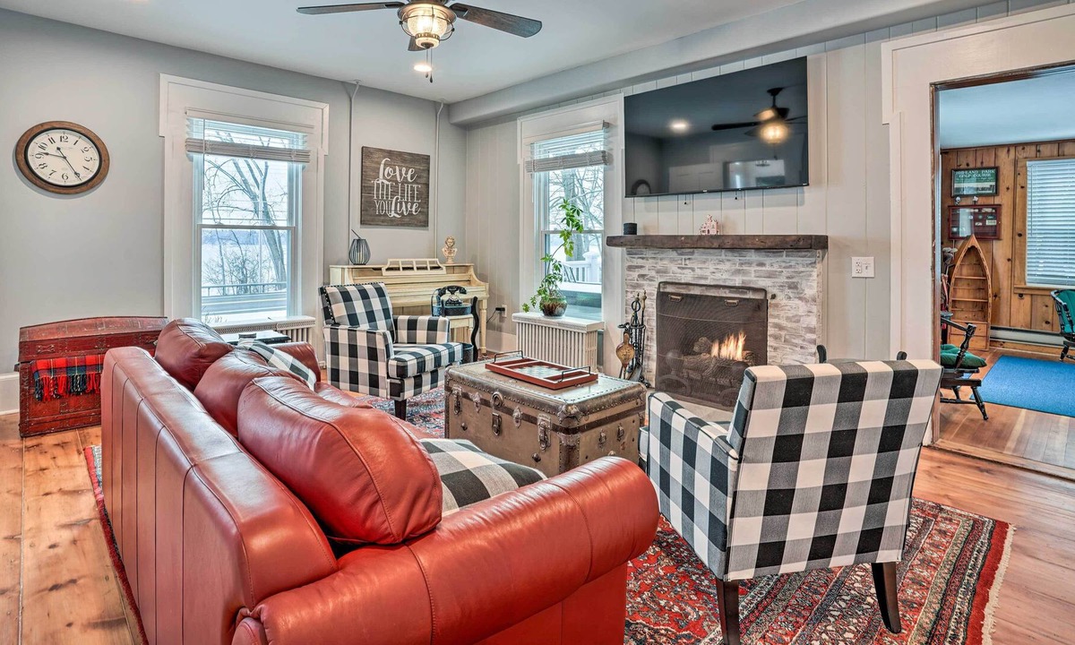 Auburn House | Auburn Home + Fire Pit, Steps to Owasco Lake!