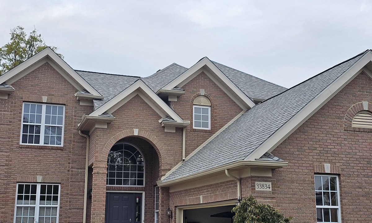 Avon House | Avon Lake, Avon golf course home, 1,000 s.f. open outdoor deck on course lake