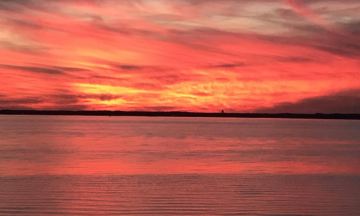 Midtown Ocean City Condo | BAY FRONT - Beautiful Sunsets - Walking distance to Beach, Shops, Eateries.
