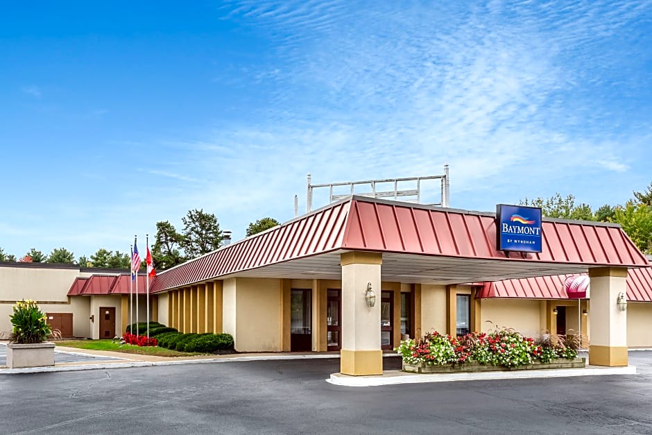 Queensbury Hotel | Baymont by Wyndham Queensbury / Lake George