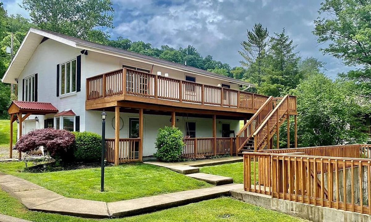 Waverly House | Baywood on the Lake- 3BR water front lake house located on Lake White.