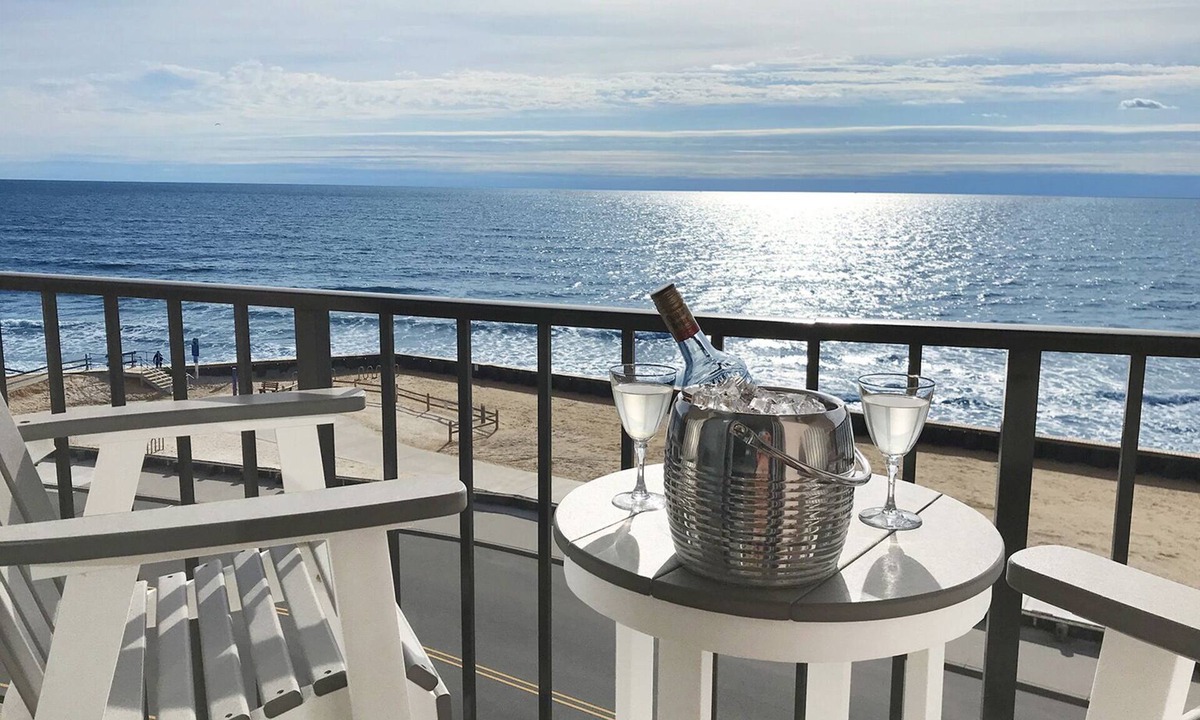 North Wildwood Condo | Beachfront 1Br/1Ba condo, free parking & WiFi w/Heated Pool