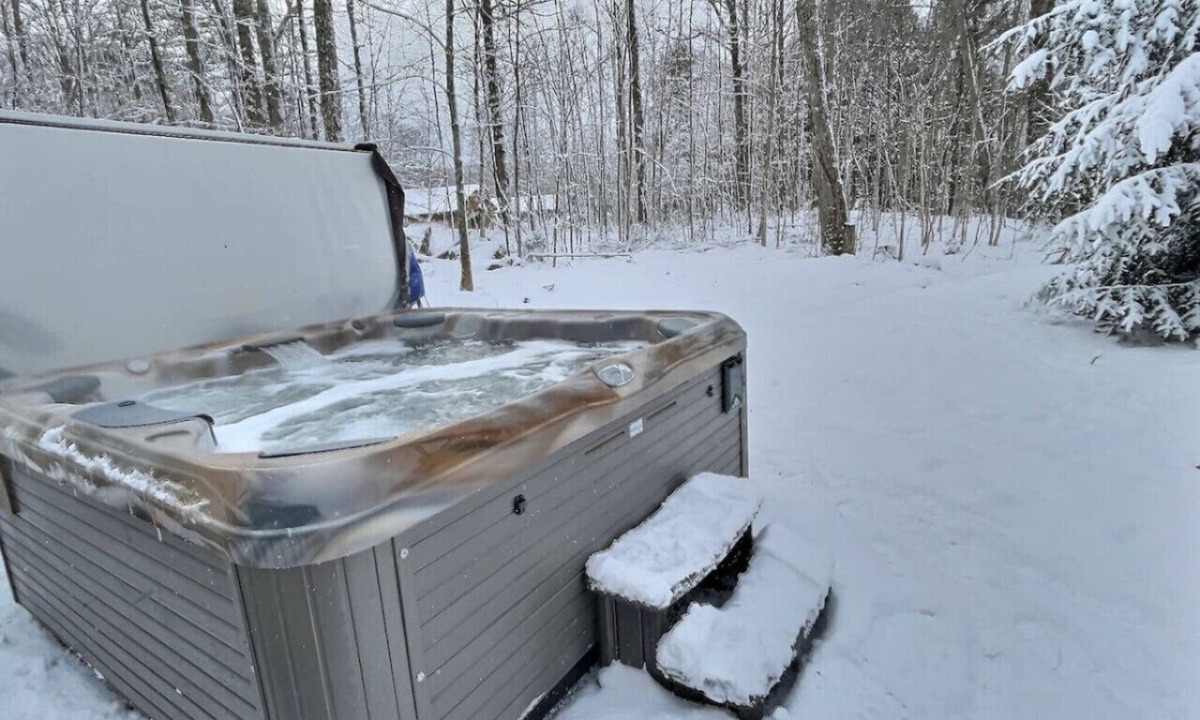 Killington Apartment | Bearities - 2 homes, sleeps 28, hot tubs, grills!