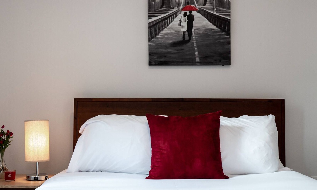 Central Business District Condo | Beautiful Condo-Heart of Business District 601