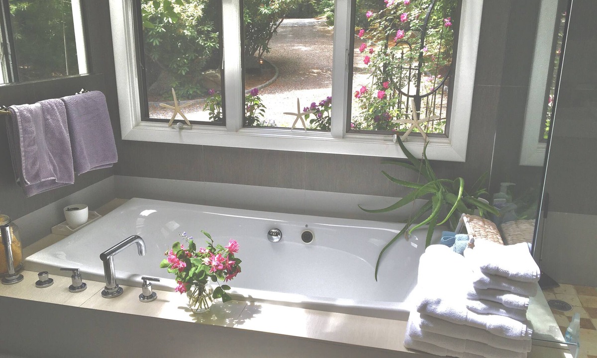 New Seabury House | Beautiful country home near beach in New Seabury on Cape Cod awaits you.