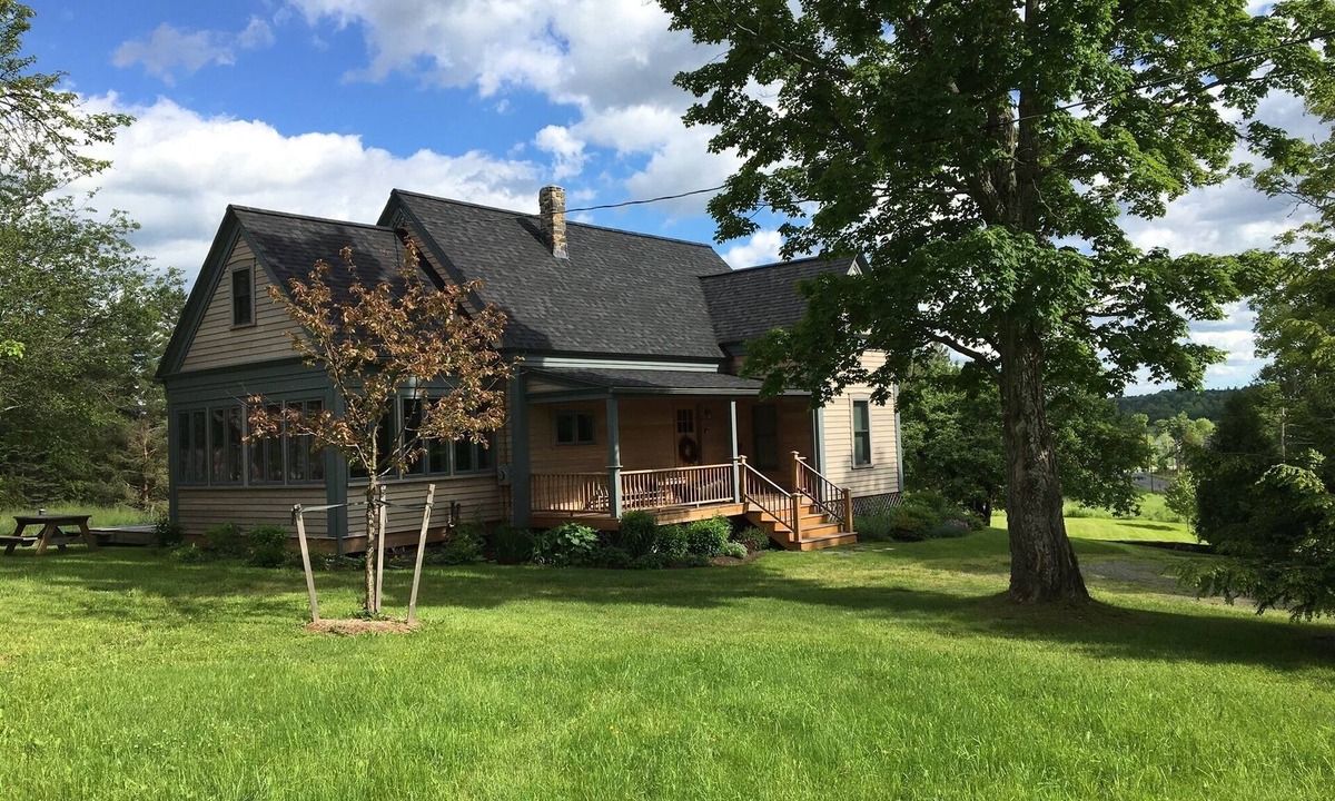 Greensboro House | Beautiful Country Home close to the village and public beach