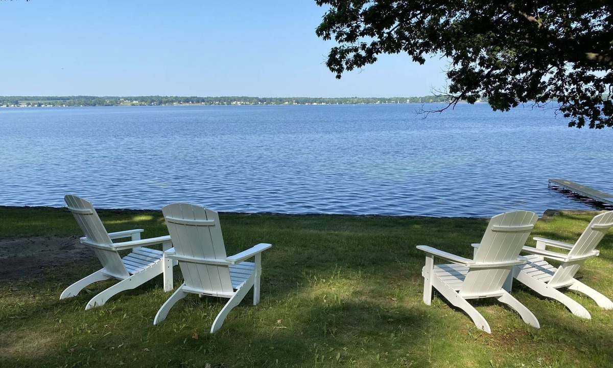 Town of Owasco House | Beautiful home with 180' of Lakefront!